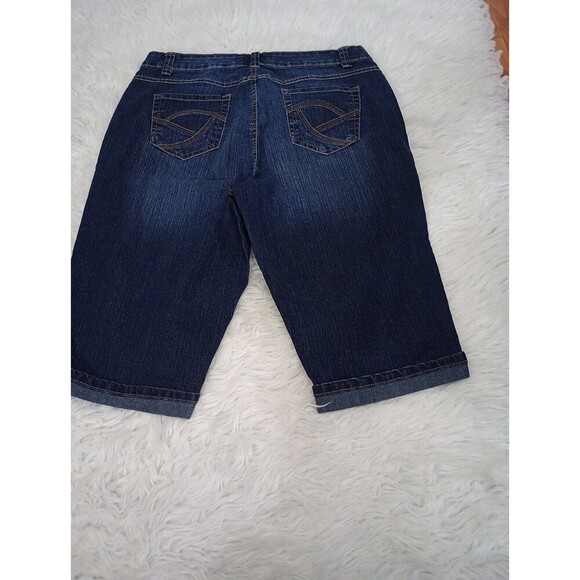 Nine West Jeans Average Capri  Size 14/31 Average Med Dark Denim - Picture 2 of 11